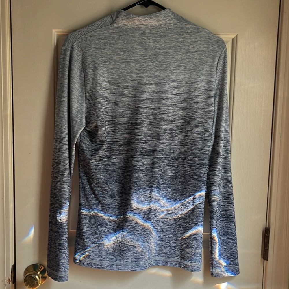 Ariat Tek long sleeve women’s heat series blue gray  ombré medium. GUC. - Picture 3 of 3